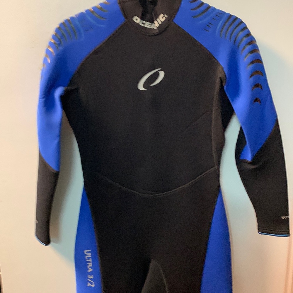 Oceanic brand wet suit size men’s small 3/2 mm full size black with light blue